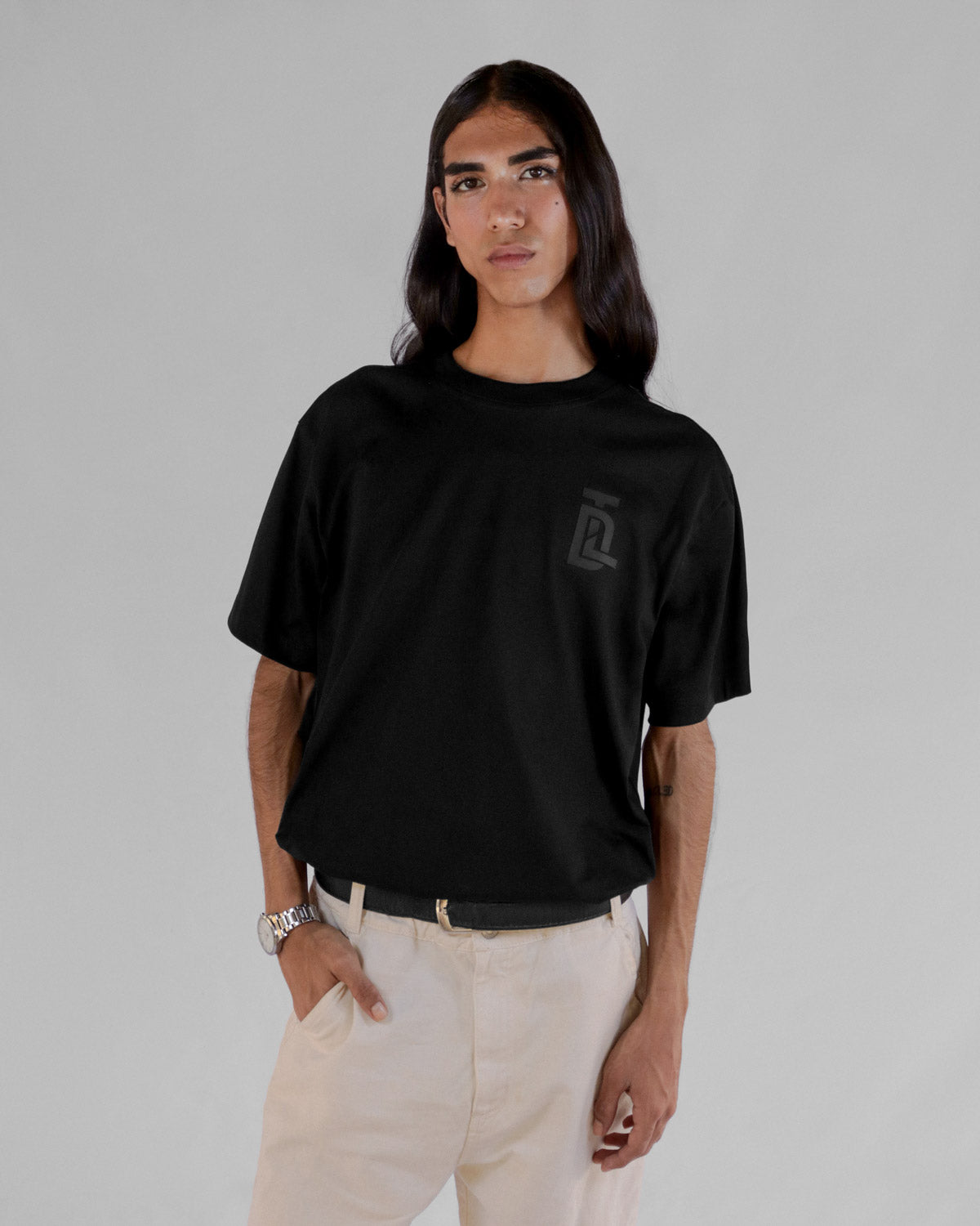 CLASSIC ICONIC BLACK T-SHIRT