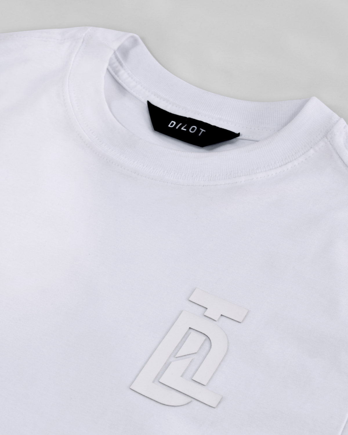 CLASSIC ICONIC WHITE T - SHIRT - Dilot