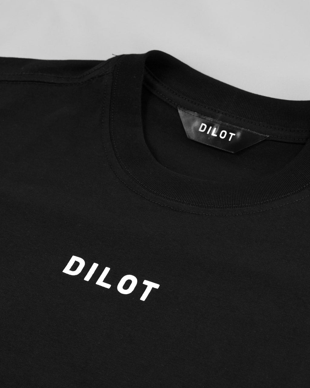 CLASSIC OFF WHITE T - SHIRT - Dilot